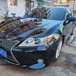 雷克萨斯 ES 在 2014 年推出的 250 豪华版，精致与舒适并存