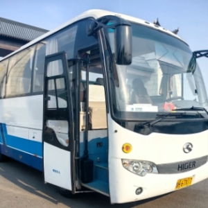 南京金龙客车，非营运性质，国三排放标准，35 座。曾为国家电网所用