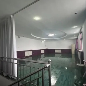 现有商务写字楼出租，位于三龙附近