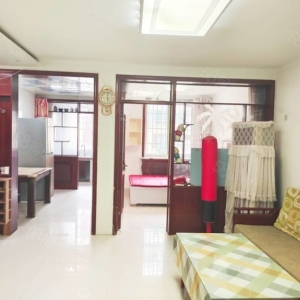 南湖之畔，嘉苑小区二楼精美装修，可直接拎包入住。小区邻近邯峰美的悦然广场