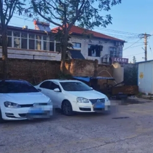 有一处空地对外出租。该空地紧邻大路，车辆进出十分方便