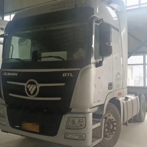 福田欧曼的欧曼 GTL 牵引车，牵引质量 35 吨，拥有 360 马力
