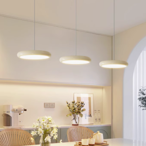 现代简约飞碟吊灯，打造温馨餐厅空间