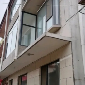 在城市之中，有一个特别的地方，那便是位于幸福城对面的朱庄村，它属于典型的城中村